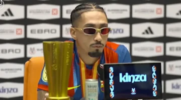 نيولوك مفاجئ.. رافينيا يتخلص من ضفائره الشهيرة في ظهور جديد برفقة زوجته